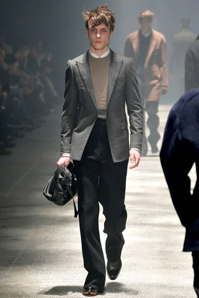 Look 19